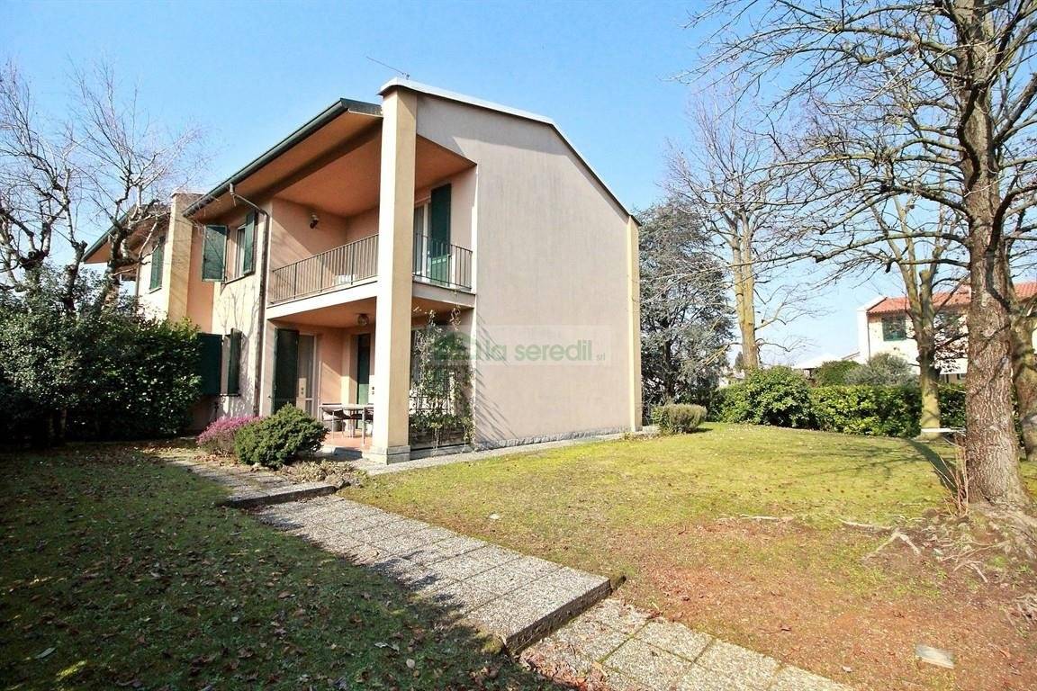 3 bedrooms Villa in Casatenovo, Italy No. 73052