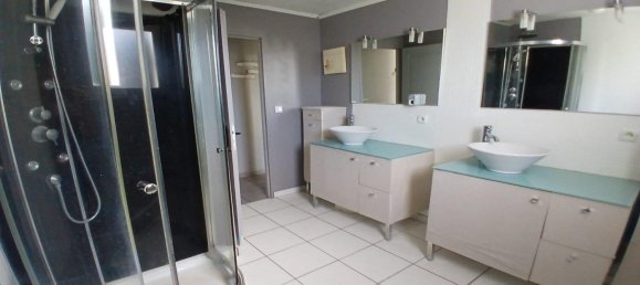 4 bedrooms House in Seine-et-Marne, France No. 290078 5