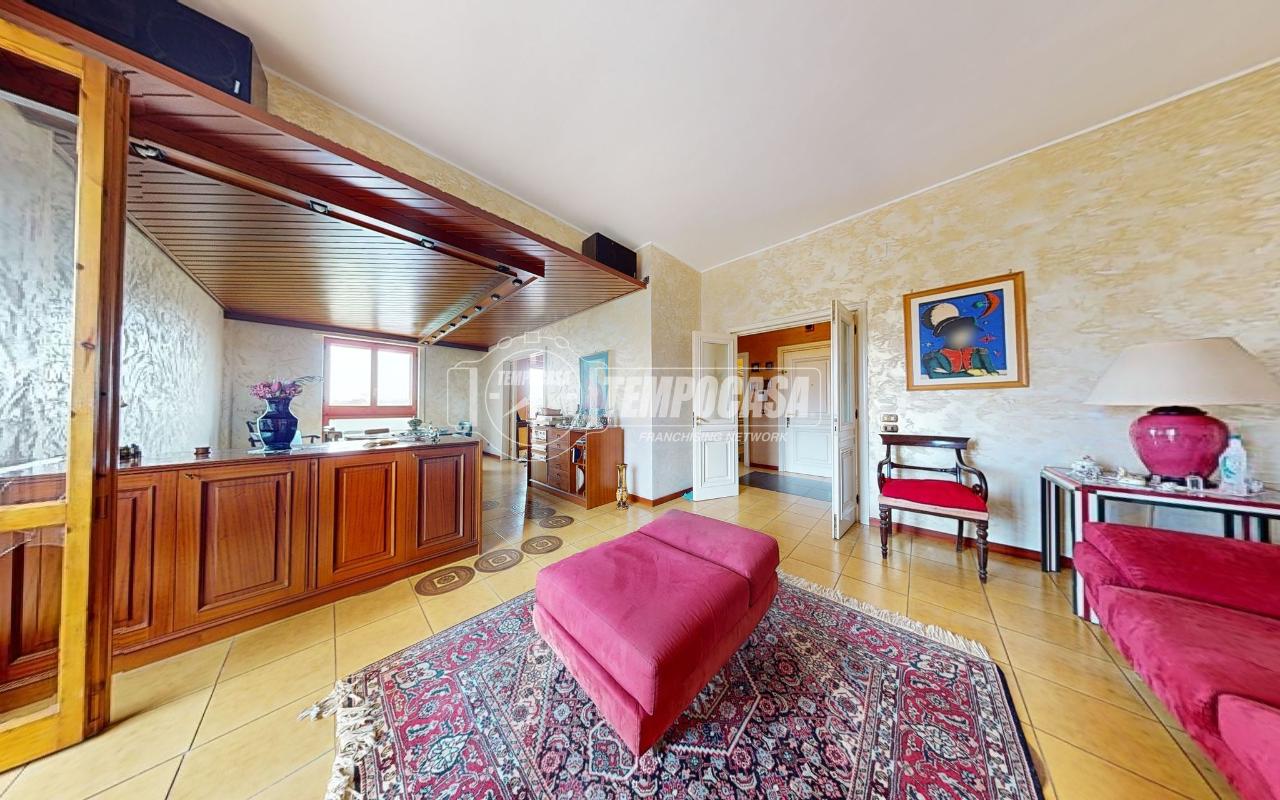 Apartamento de 5 habitaciónes en Bari, Italy No. 20303