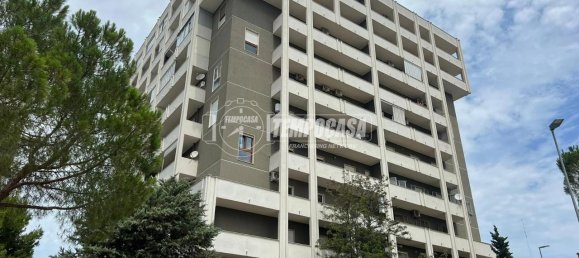 Apartamento de 5 habitaciónes en Bari, Italy No. 20303 8