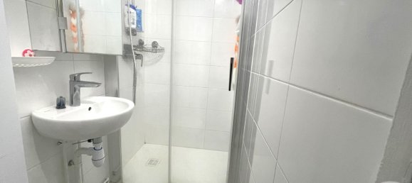 Studio à Paris, France No. 142767 5