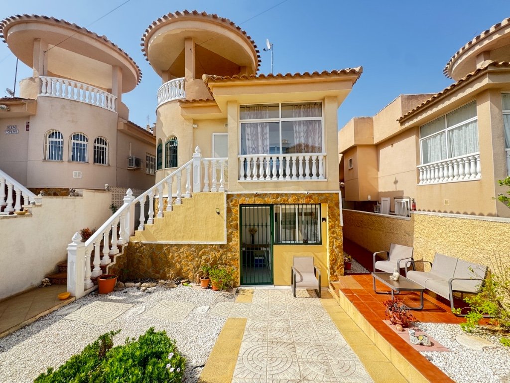 4 bedrooms Villa in Alicante, Spain No. 290785
