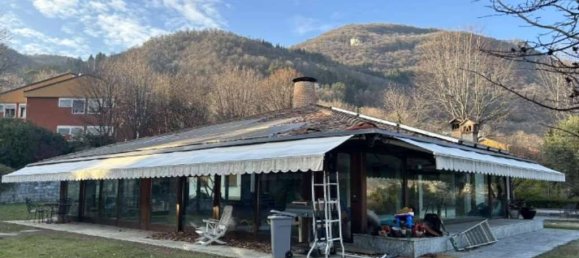 3 bedrooms Villa in Erba, Italy No. 3266 2