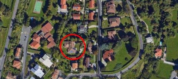 3 bedrooms Villa in Erba, Italy No. 3266 3