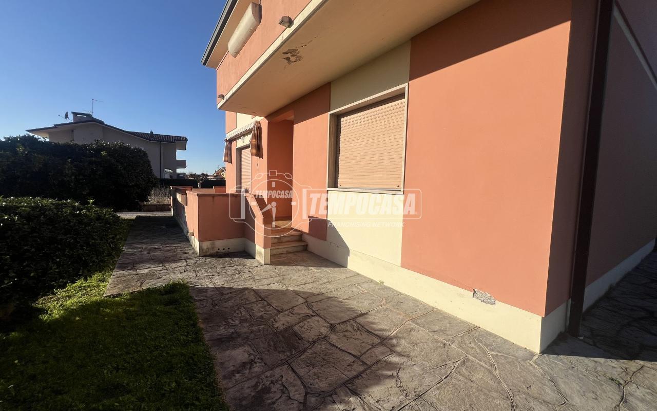 7 rooms Villa in Massarosa, Italy No. 143548