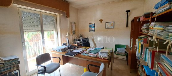 Escritório de 6 divisões em Trapani, Italy N.º 49652 17