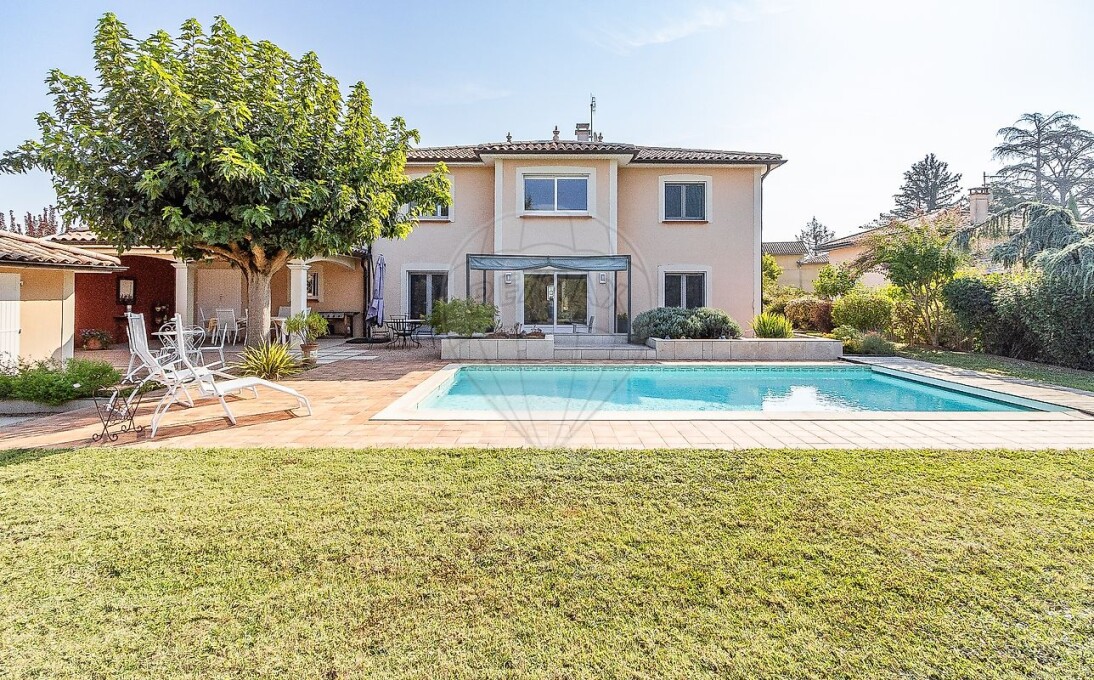 Дом с 4 спальнями в Люрси, Франция № 341500