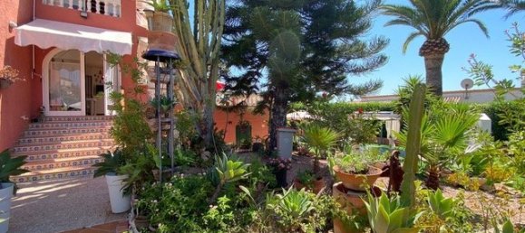 4 bedrooms Villa in Calpe, Spain No. 5329 2