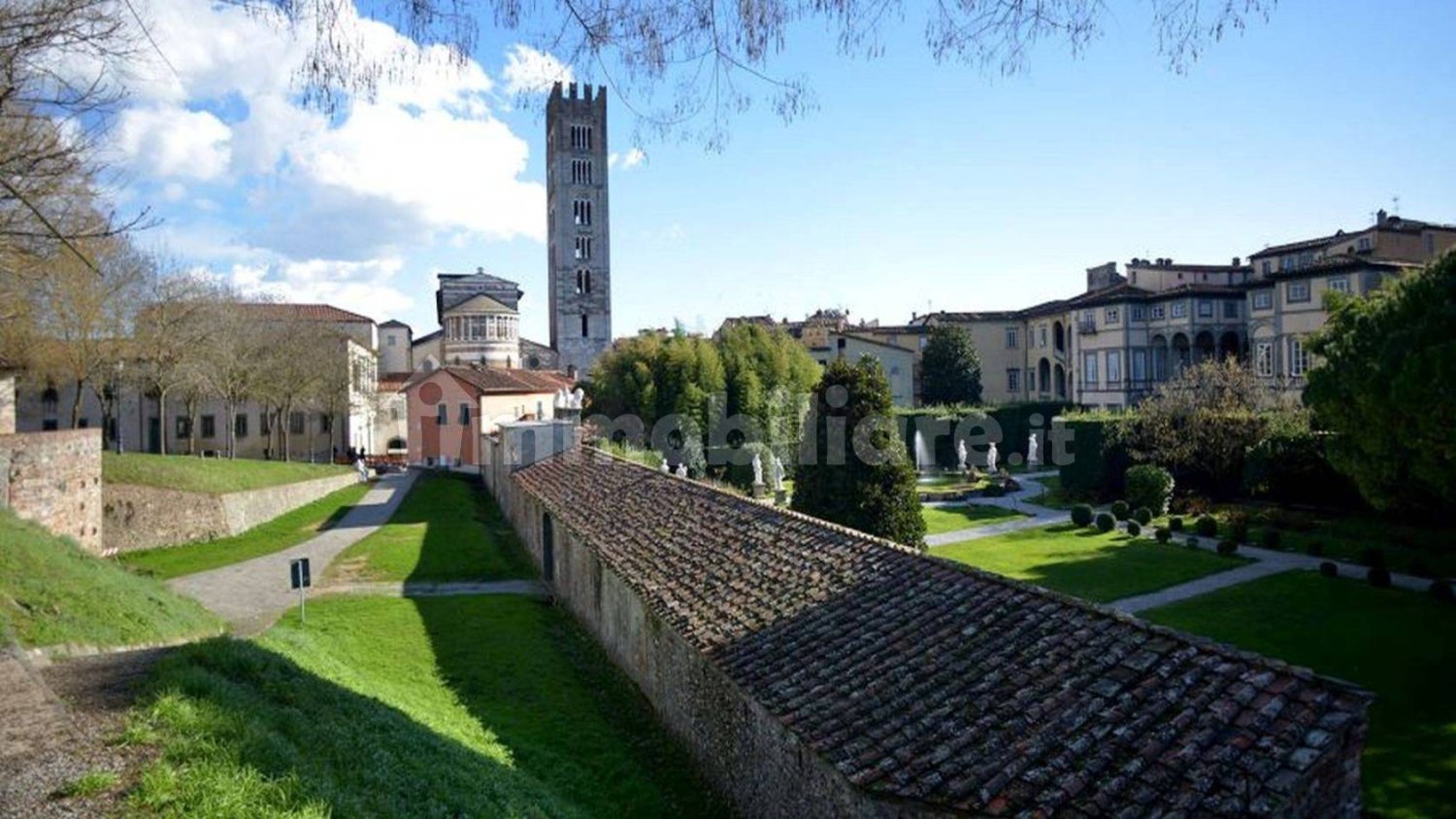 Imóvel comercial de 3 divisões em Lucca, Italy N.º 158169