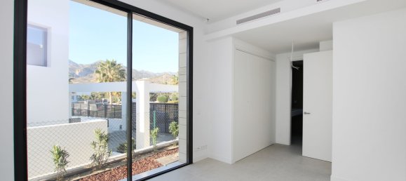 4 غرف نوم فيلا في Marbella, Spain رقم 98889 42