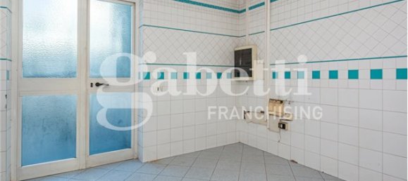 4 rooms Commercial property in Mugnano di Napoli, Italy No. 116064 10