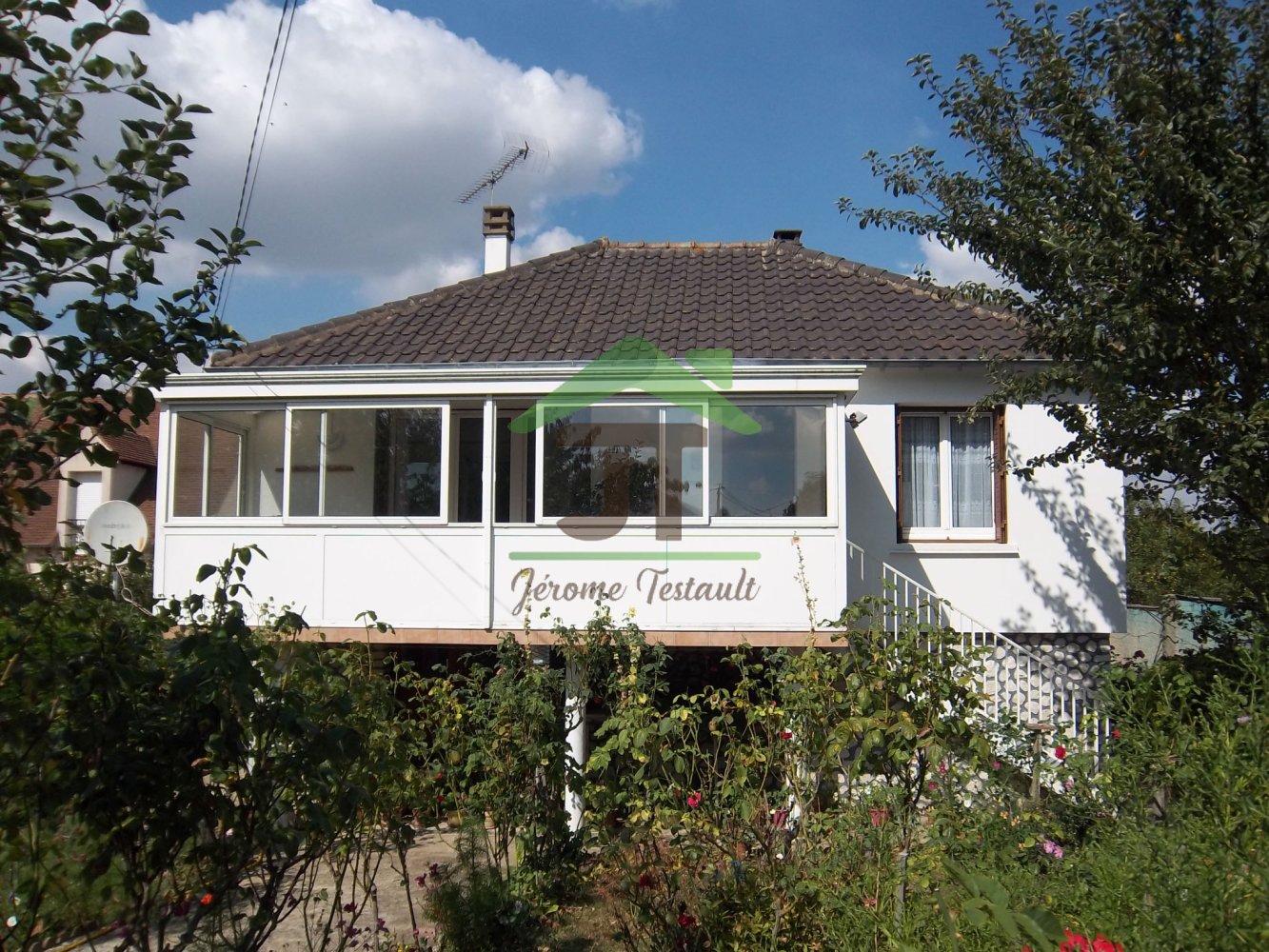 Casa de 4 dormitorios en Chateaudun, France No. 232070