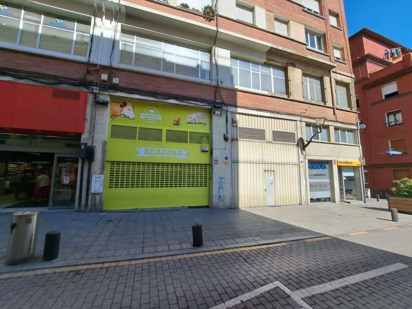 840m² Commercial property in Basque Autonomous Community, Spain No. 173852