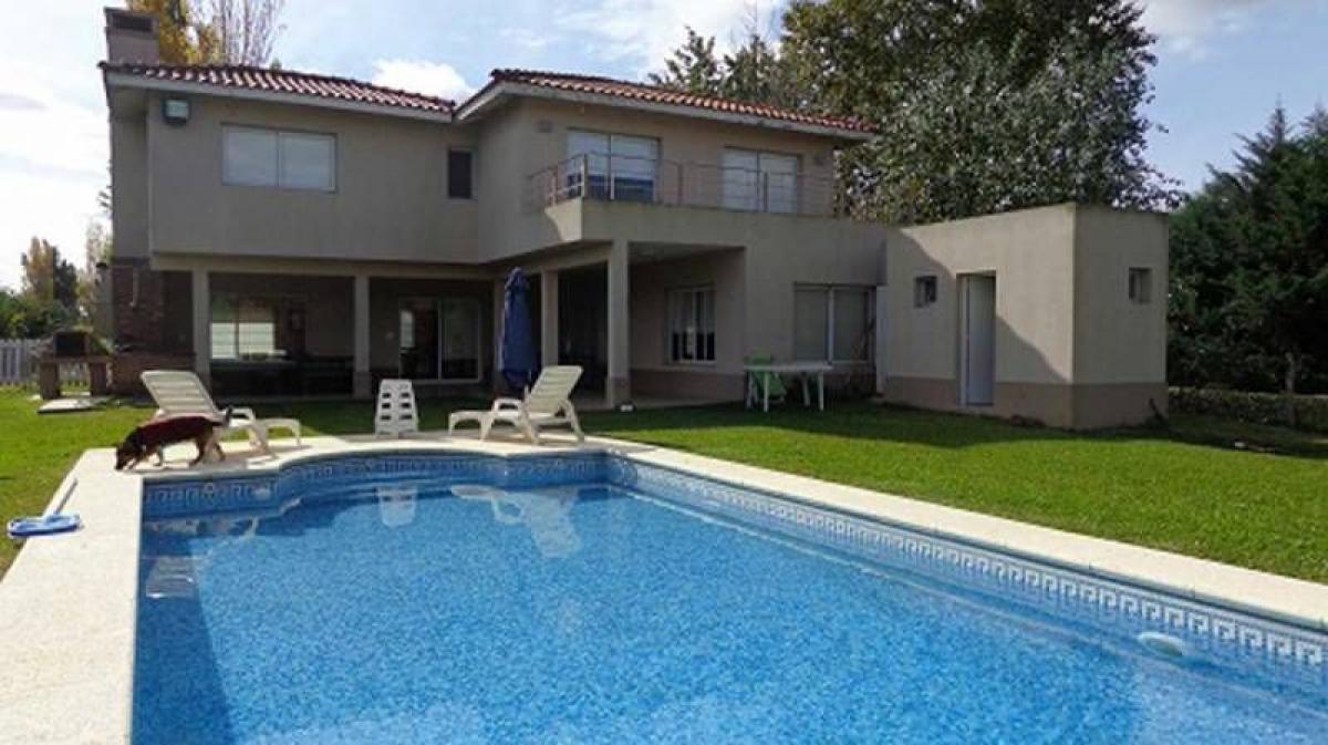 Дом с 3 спальнями в Пилар, Аргентина № 101925