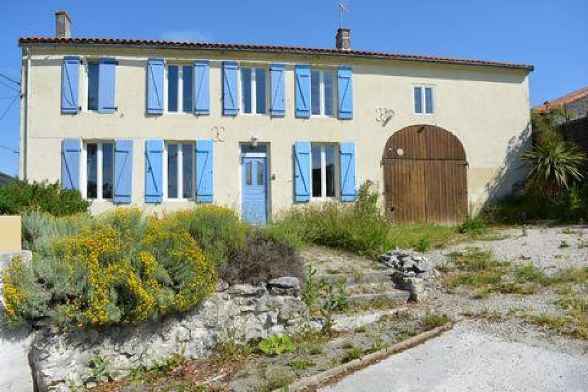 5 bedrooms House in Cognac, France No. 30562