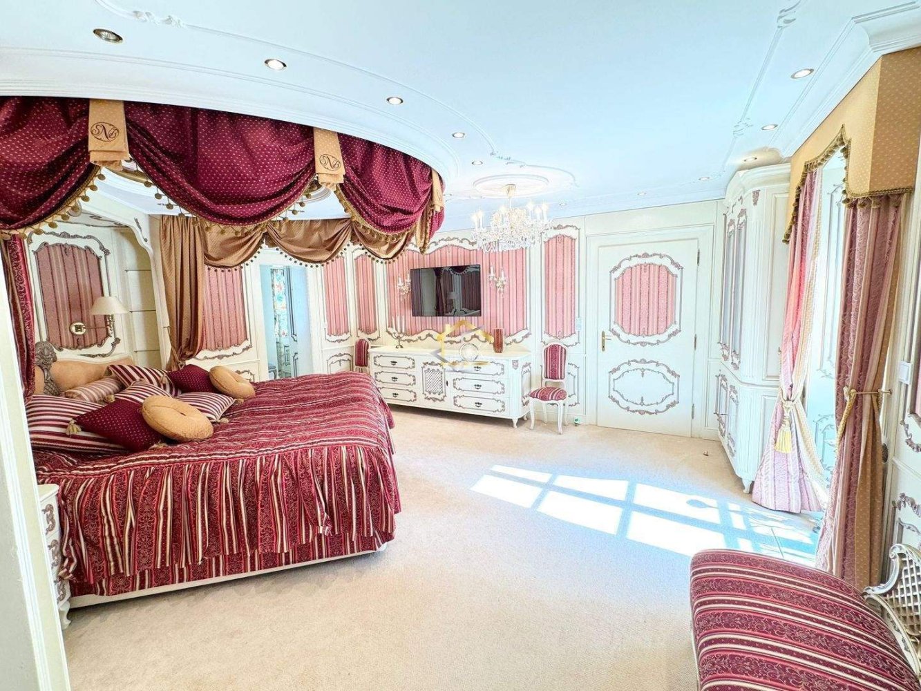 16 rooms Castles in Klosterneuburg, Austria No. 203003