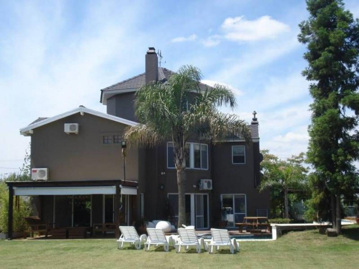 3 bedrooms House in Malvinas Argentinas, Argentina No. 78639