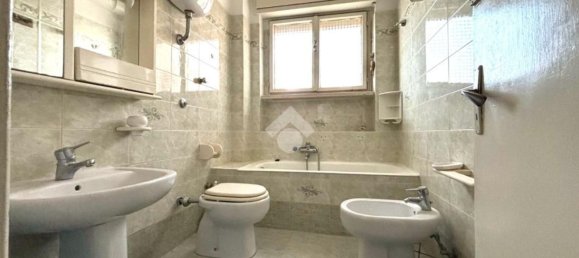 3-salle Appartement à Reggio Calabria, Italy No. 36962 11