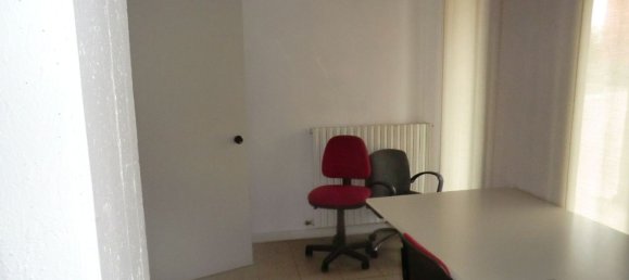 90m² Office in Ferrara, Italy No. 299944 12