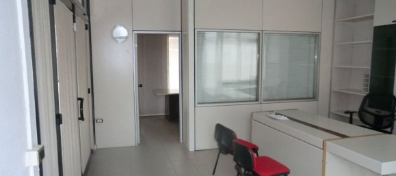 90m² Office in Ferrara, Italy No. 299944 6
