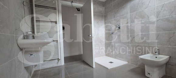 Apartamento de 3 divisões em Cremona, Italy N.º 262286 14
