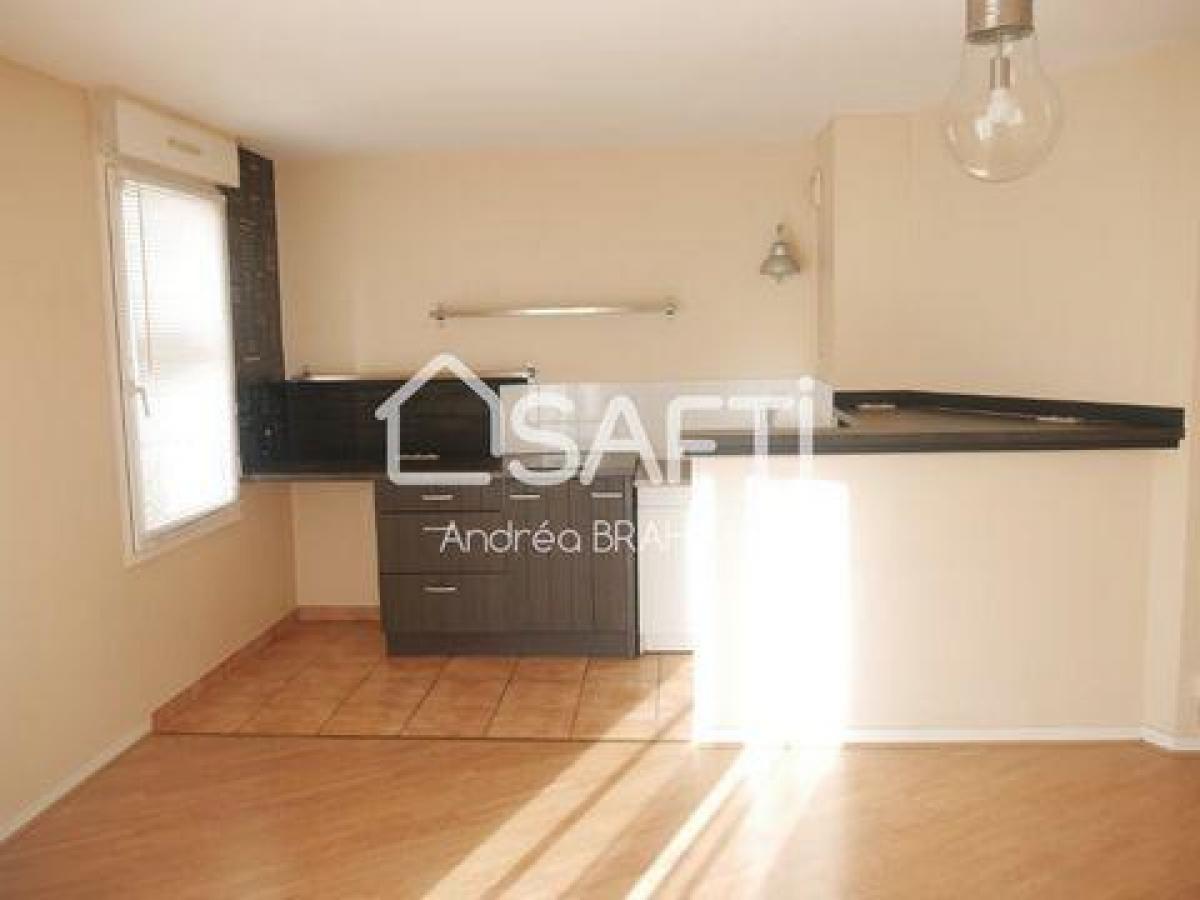 Studio in Sartrouville, France No. 33935