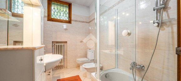 3 Schlafzimmer Villa in Reggio Emilia, Italy, Nr. 333801 25