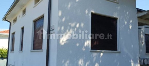 2 bedrooms Villa in Pordenone, Italy No. 374794 4