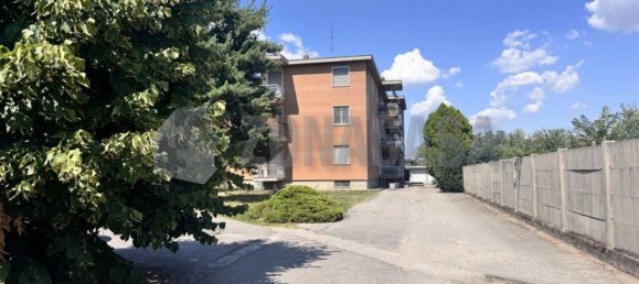 3 rooms Apartment in Lonate Pozzolo, Italy No. 262467 13