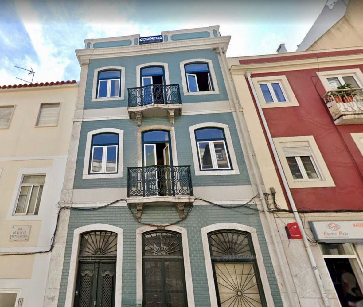 2 bedrooms Apartment in Lisbon, Portugal No. 187460