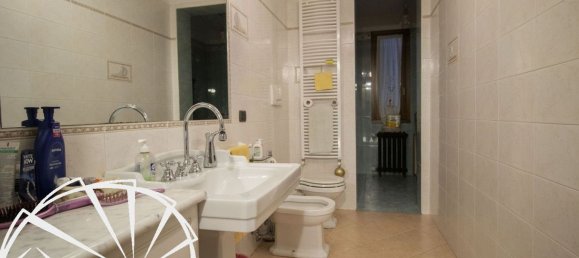 6 rooms House in Poggio a Caiano, Italy No. 109525 15