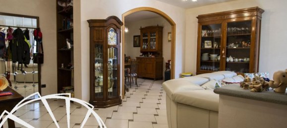 6 rooms House in Poggio a Caiano, Italy No. 109525 4