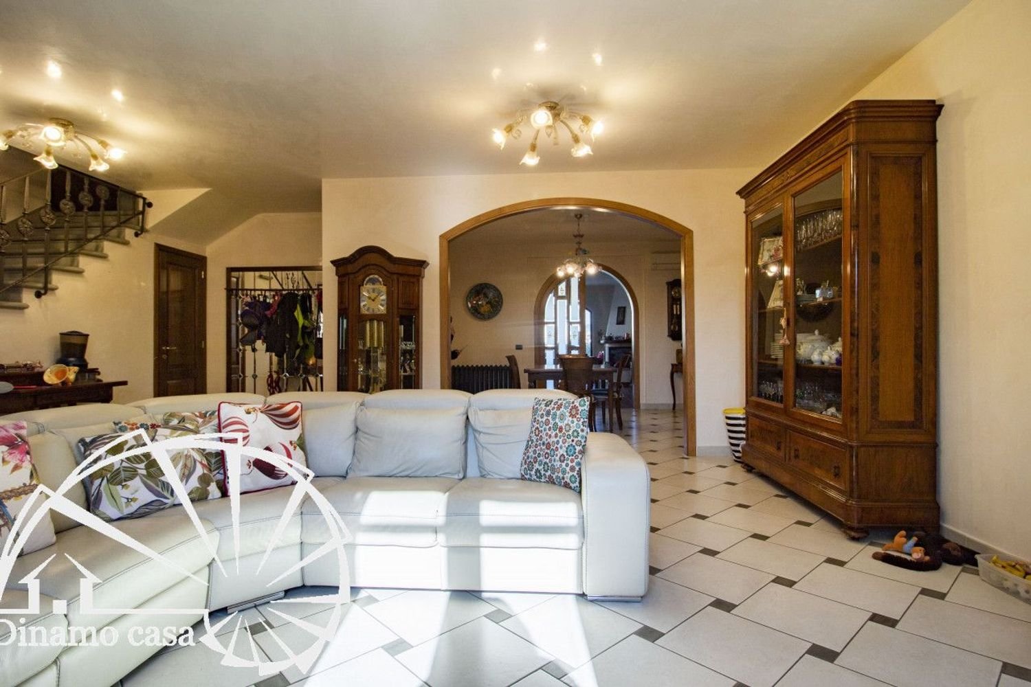 6 rooms House in Poggio a Caiano, Italy No. 109525