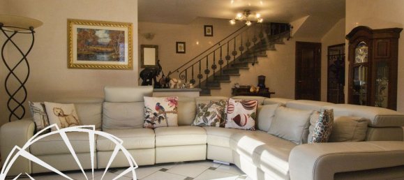 6 rooms House in Poggio a Caiano, Italy No. 109525 3