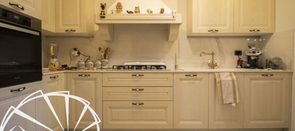 6 rooms House in Poggio a Caiano, Italy No. 109525 10