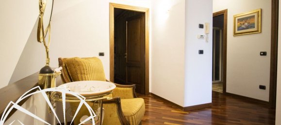 6 rooms House in Poggio a Caiano, Italy No. 109525 12