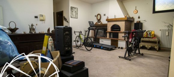 6 rooms House in Poggio a Caiano, Italy No. 109525 19