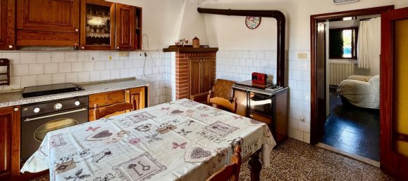 5-Zimmer Haus in Pistoia, Italy, Nr. 262279 3