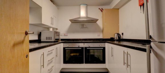 6 bedrooms House in Canterbury, United Kingdom No. 10627 3