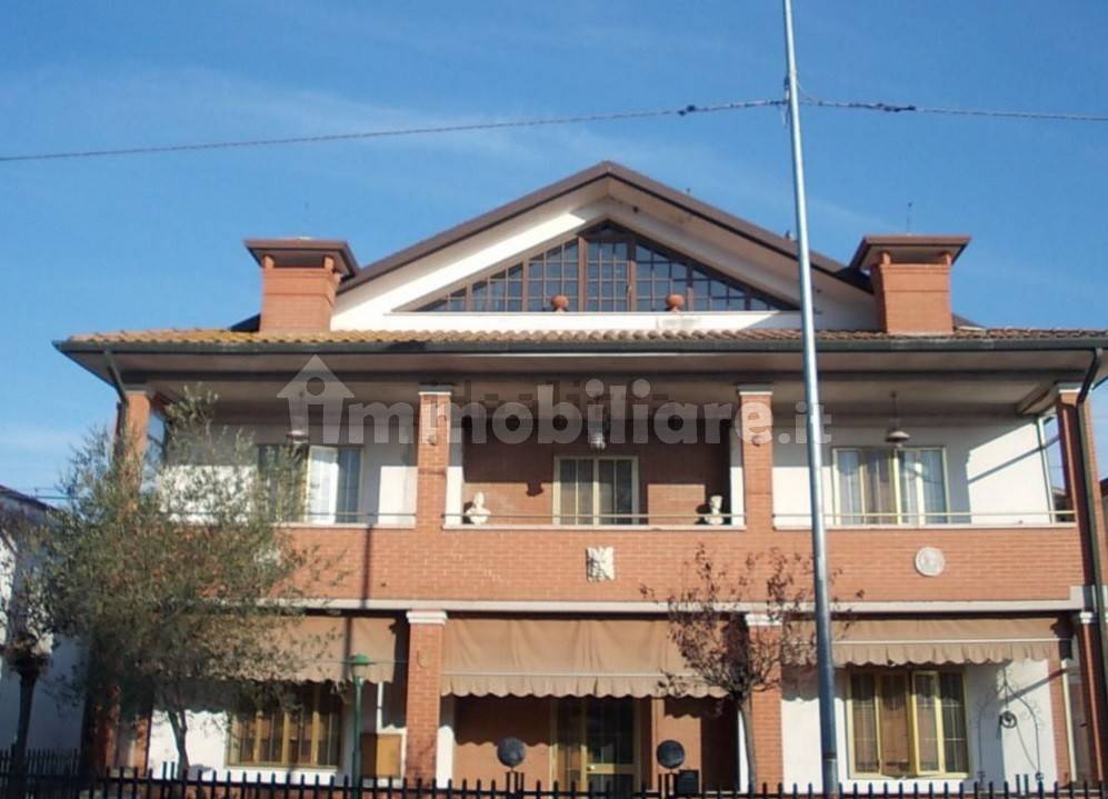 4 bedrooms Villa in Codigoro, Italy No. 300946