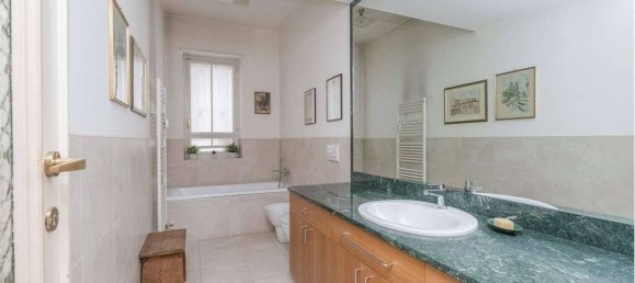2 bedrooms Apartment in Turin, Italy No. 331937 38