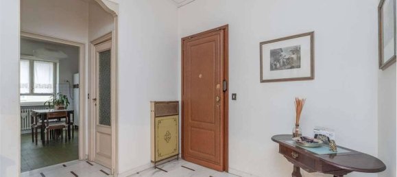 2 bedrooms Apartment in Turin, Italy No. 331937 2