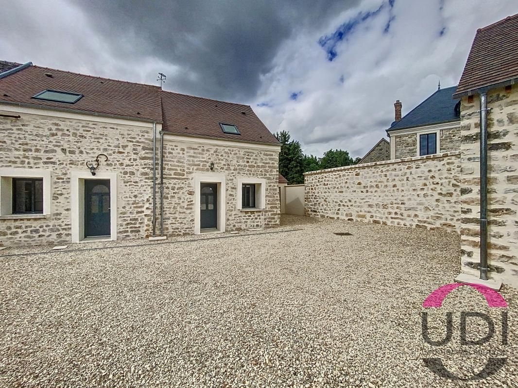 2 chambres Maison à Noisy-sur-École, France No. 175084