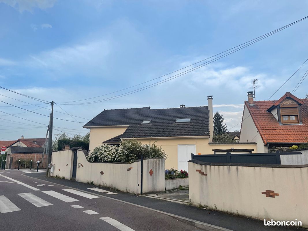 3 bedrooms House in Villeparisis, France No. 174452