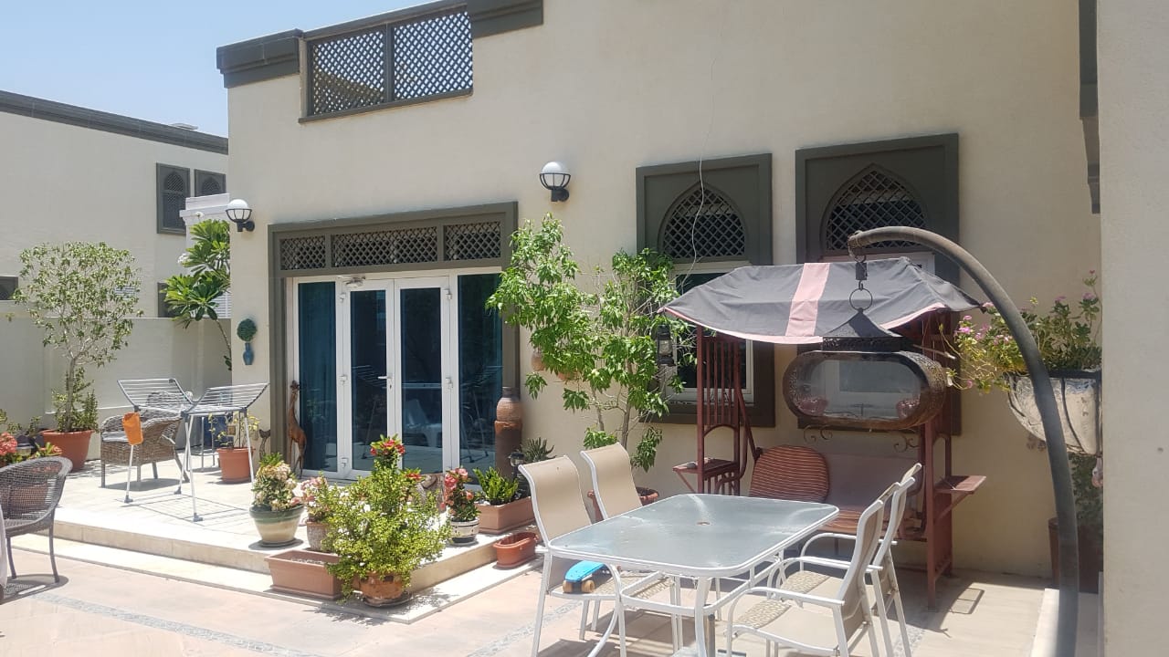 Villa de 5 dormitorios en Jumeirah Park, UAE No. 1631