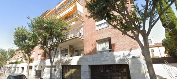 98m² Commercial property in Sant Feliu de Llobregat, Spain No. 175990 2
