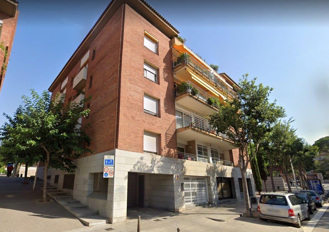 98m² Commercial property in Sant Feliu de Llobregat, Spain No. 175990