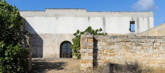 13 bedrooms House in Lecce, Italy No. 374950 8