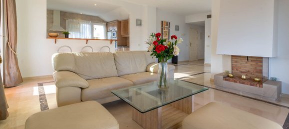 Ático de 2 dormitorios en Marbella, Spain No. 179365 2