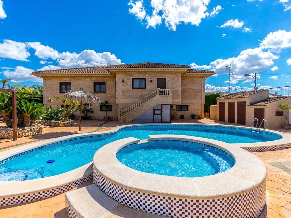 Дом с 4 спальнями в Аликанте, Испания № 170283